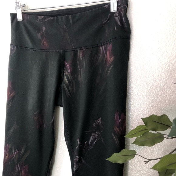 Lululemon Floral Cropped Leggings - Picture 2 of 5